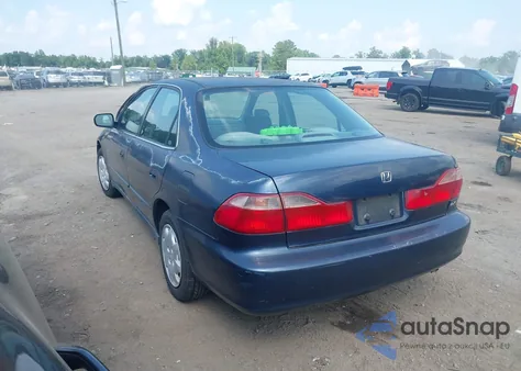 2000 Honda Accord 2.3 Lx from USA, damaged, VIN 1HGCG6658YA069556